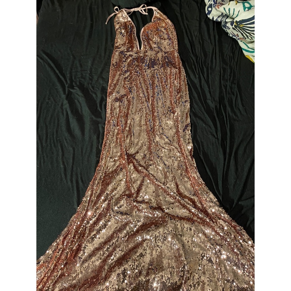 Xtaren mermaid sequins low back dress NWT SIZE LARGE